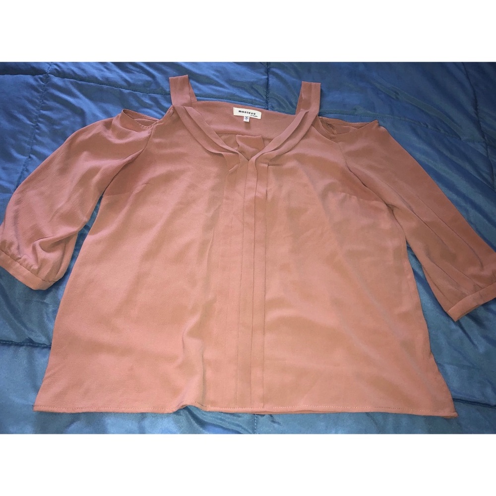 Blouse with shoulder cutouts